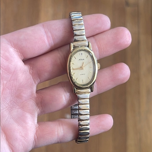 Sleek Silver and Gold Watch with Metal Link Band - Picture 4 of 9